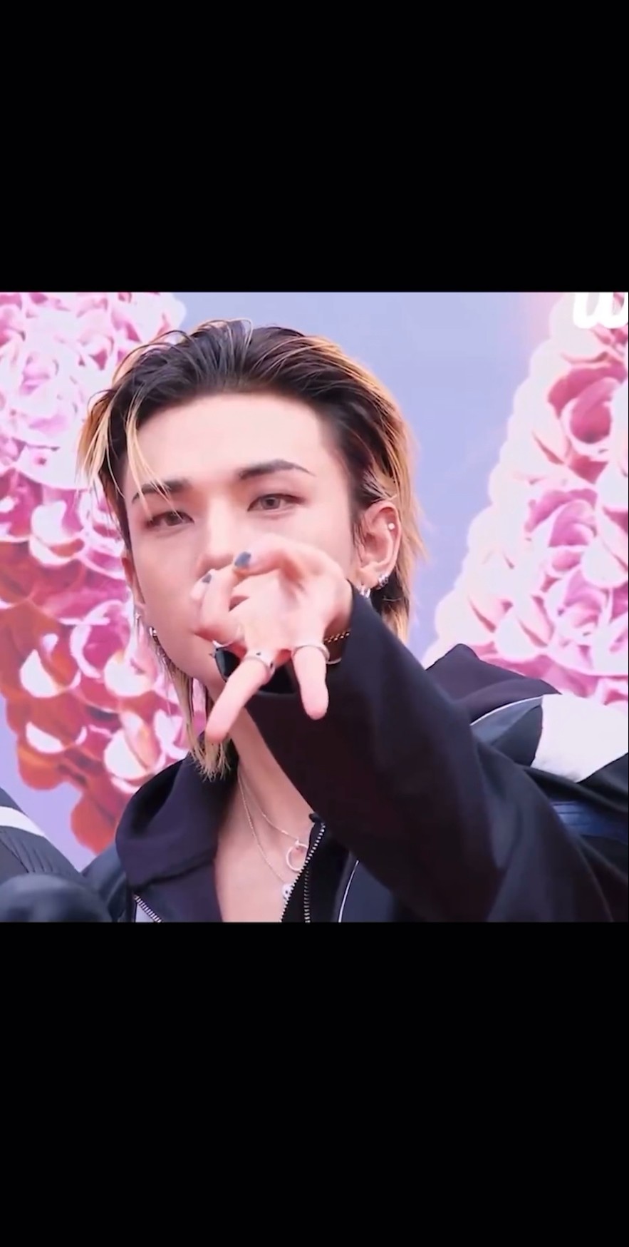 hyunページです♡ Hyunkiss😘❤️~ 🎬251206 AAA #hyunjin #현진 - YouTube