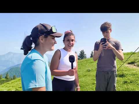 Dialog im Wald: So erreichst du mit Podcasts, Videos und Blogs mehr Menschen.