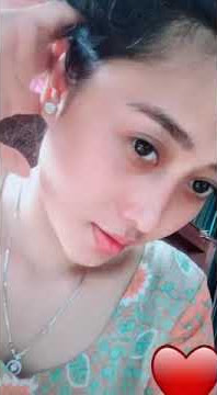 Tik tok bibir merah bikin tegang