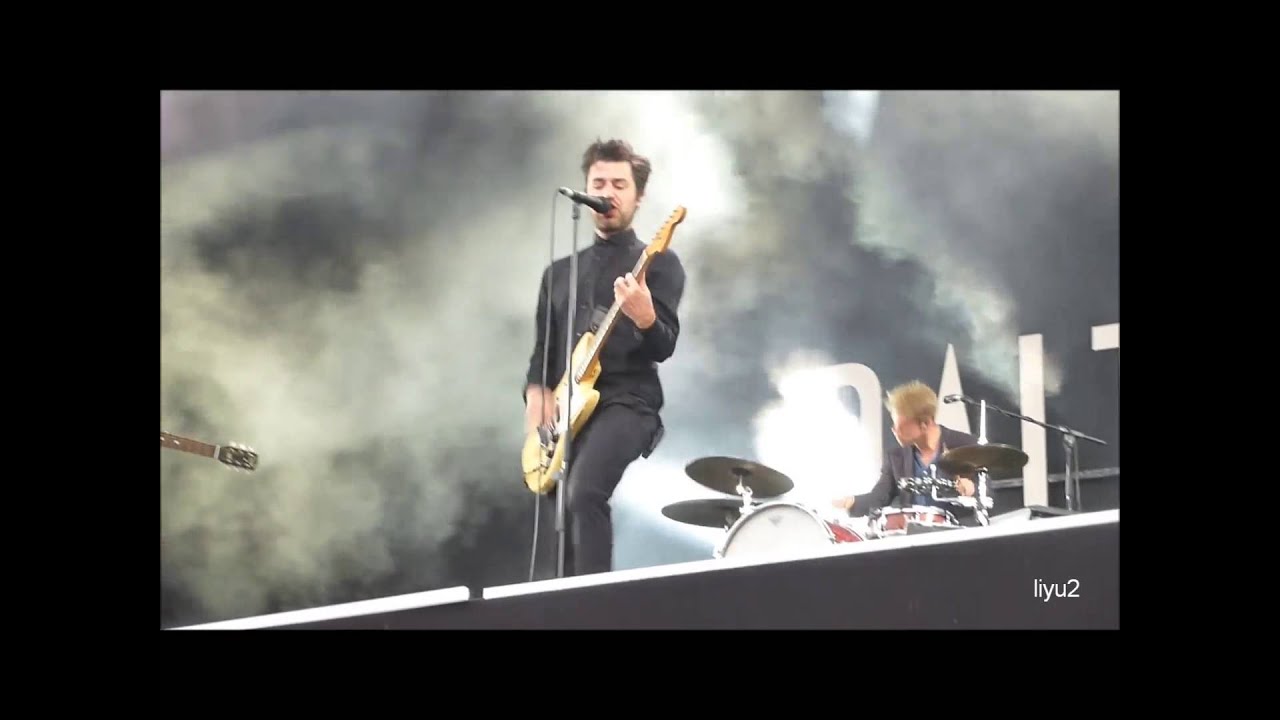 Balthazar - The Boatman (w/ Maarten Devoldere dropping his guitar) Rock Werchter 2015