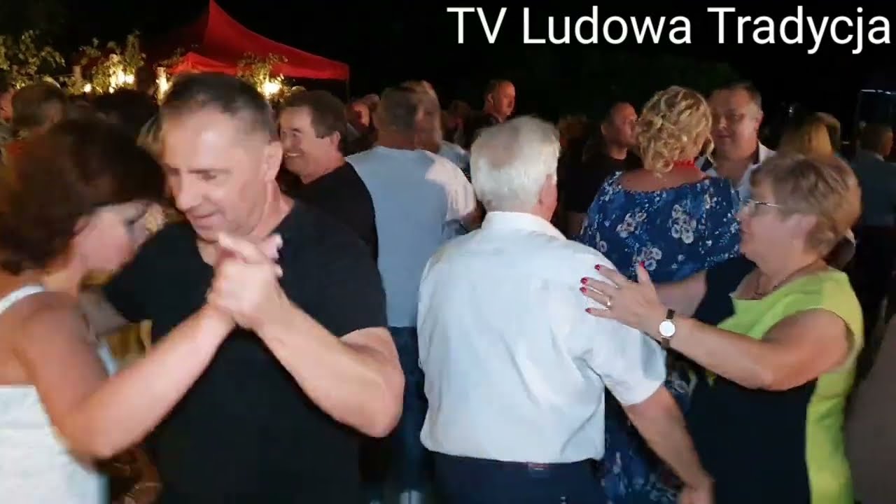 IDZIE MŁODY CHŁOPAK do swojej dziewczyny pohulać w Grabowie z Kapelą Stąporkowską