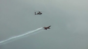 Apache AH64D + F16 Dutch Demo Team Looping + Flares  Full HD Koksijde Air Show 2011