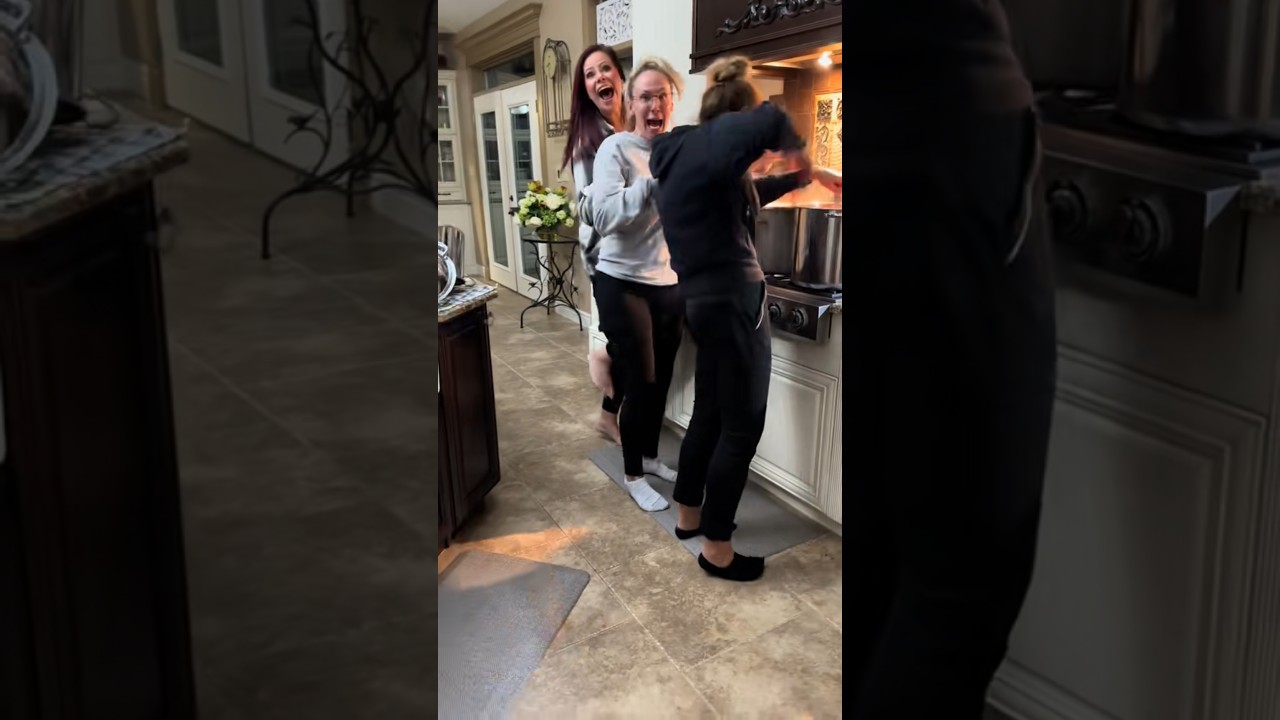 3 Girls vs 1 Air Horn – The Ultimate Scare Prank! 🔊🤣 