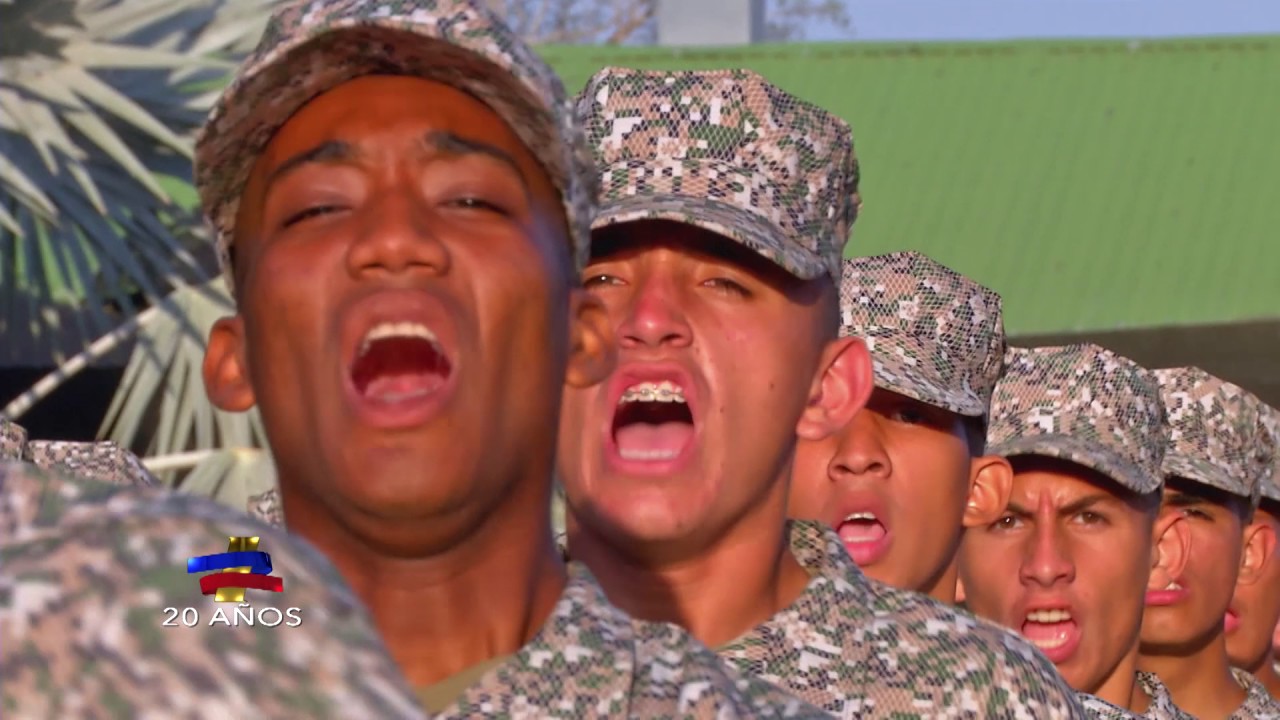 Drill Instructors de la Armada Nacional enseñan disciplina a los reclutas en  Coveñas