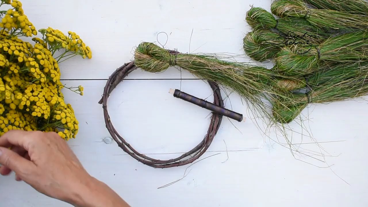 Tento věnec vás okouzlí!💛 Je velmi dekorativní a odpuzuje hmyz