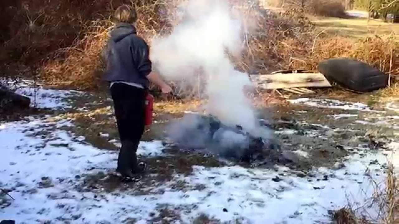 Dry chemical fire extinguisher vs air-pressurized water extinguisher on cardboard fire