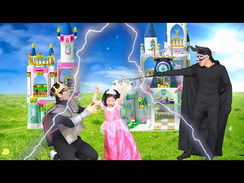 Boram and her friends <strong>conan</strong> are playing with Princess Castle Lego Toy
