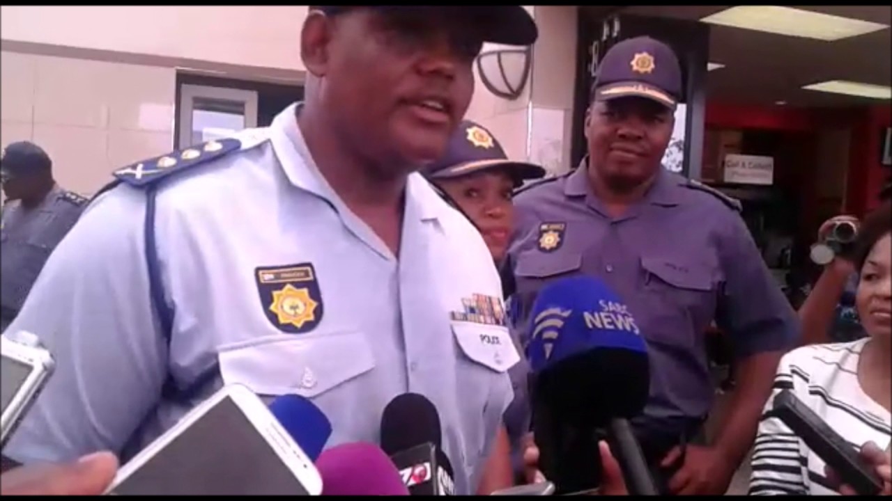 fmi Police Commissioner: Lt.Gen. Khomotso Phahlane visits malls in Gauteng