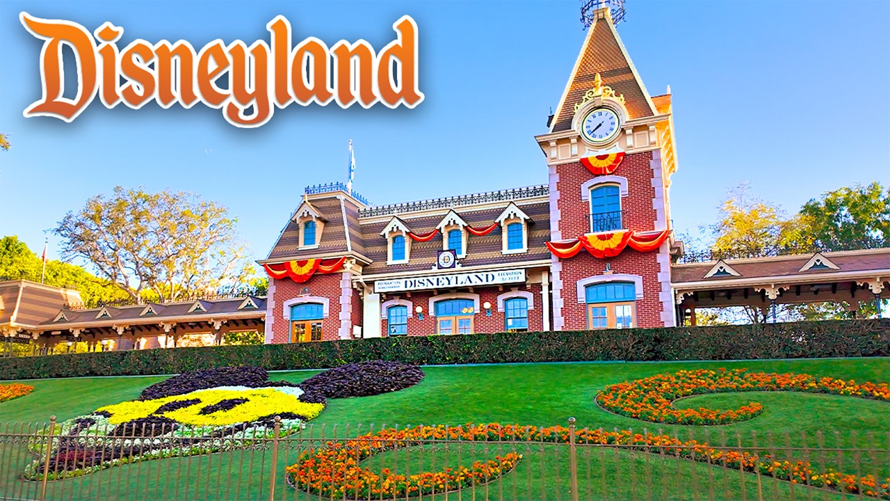 Halloween at Disneyland - Haunted Mansion Holiday, Main Street Pumpkins & Morning Walkthrough [4K]