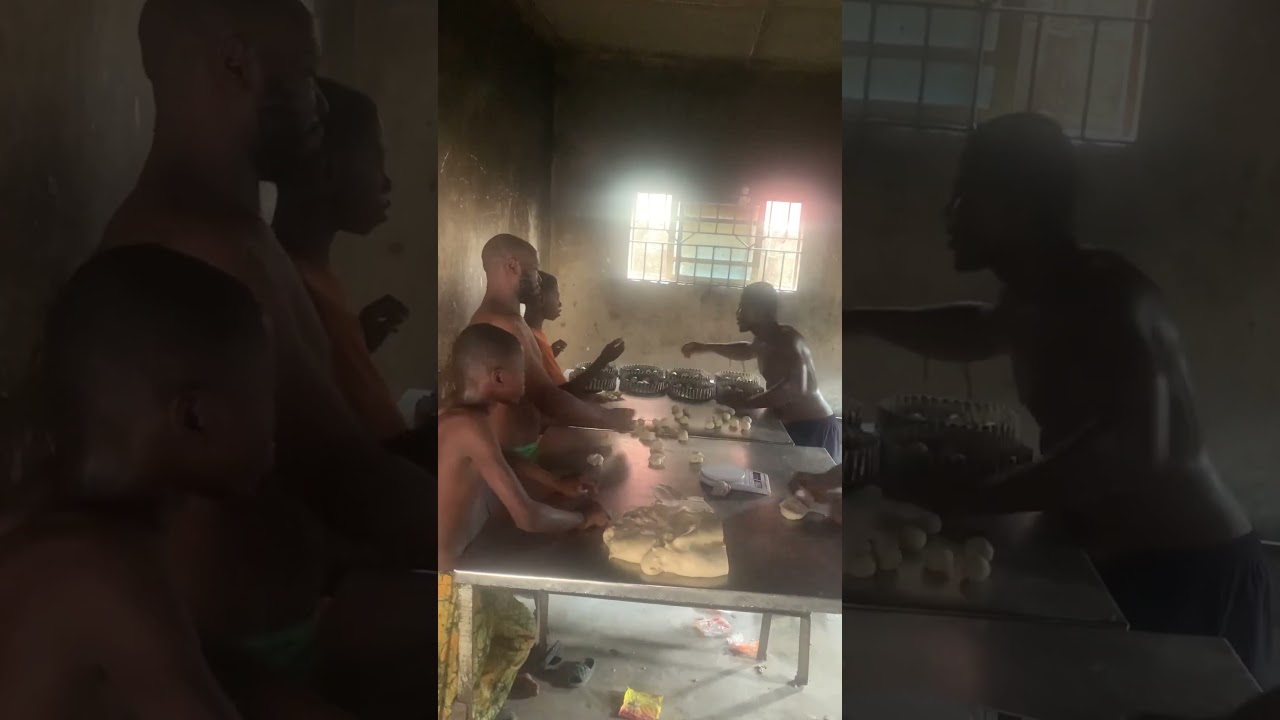 Men at work 💪making Agege bread 🥖Lagos most  popular bread. subscribe ❤️