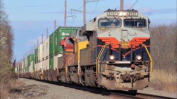 NS 8101 Leads NS 26E through Pike with quiet the lash up on 04/10/22!