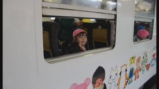 キャラクター列車で元気を 三陸鉄道に幼児の笑顔