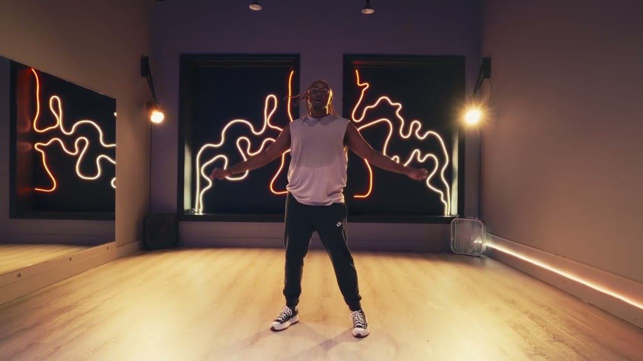 Guarda JeRonelle - Alone (Official Dance Visualizer) su YouTube Guarda JeRonelle - Alone (Official Dance Visualizer) su YouTube