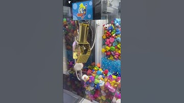 NEW DUCK in the claw machine #shorts #clawmachine #arcade #toys #daveandbusters #duck