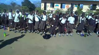 Michezo na nyimbo huwajengea watoto ali ya kupenda shule