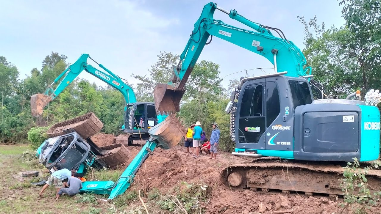 เดือดพล่าน‼️เหตุการณ์รถแบคโฮตกเทรลเลอร์หงายท้อง ปฏิบัติการกู้ระทึกเต็มขั้น‼️