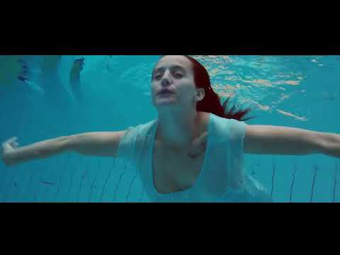 Sexy Girl Swimming Underwater -- Hydrogirls
