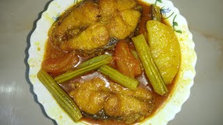 সজনে ডাটা ও আলু দিয়ে কাতলা মাছের পাতলা ঝোল |katla fish curry |@sumi kitchen