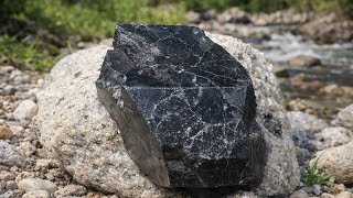 These Ugly Rocks Quietly Hide Extraordinary Wealth