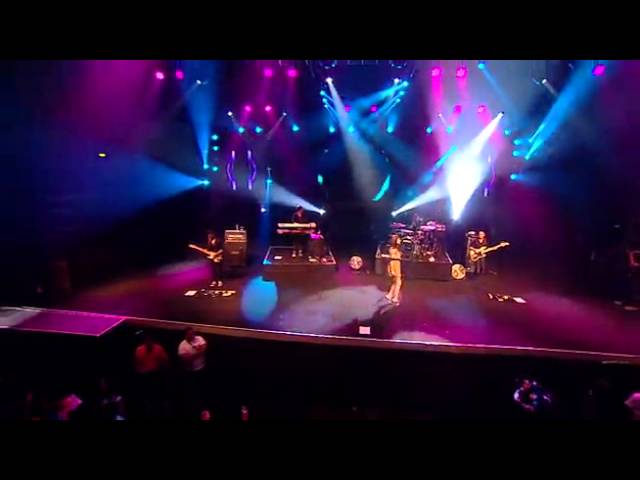 Sophie Ellis-Bextor - Groovejet / Sing It Back (Live in Jakarta)