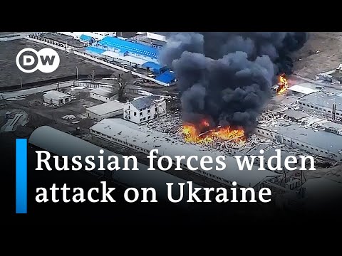 Russia widens attack on Ukraine with airstrikes | DW News