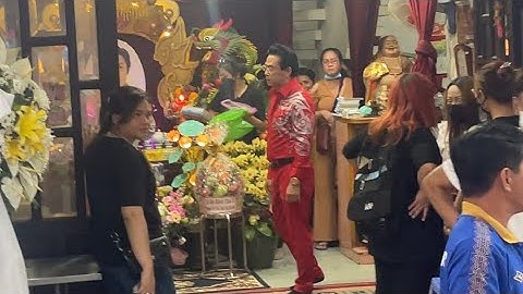 Lễ cúng thất 49 ngày Vũ Linh: Ngân Tuấn đến quỳ khấn trước bàn thờ