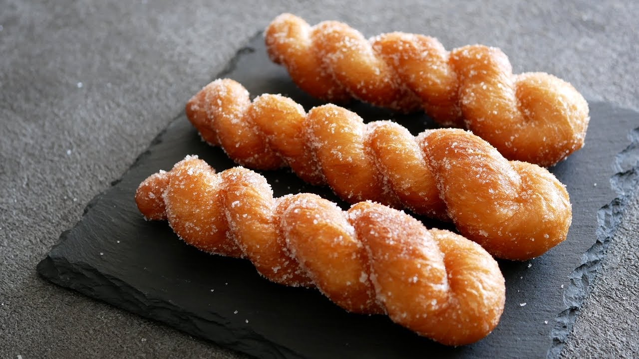 絶品 昔ながらのもっちりふんわり揚げパン Twisted Donuts Youtube