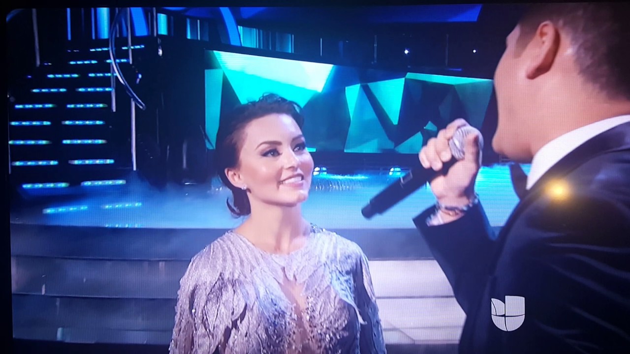 Los recoditos le cantan a angelique boyer