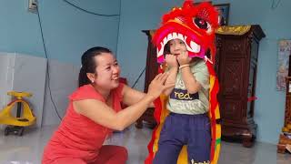 Chuột Chạy Ra Xin Tiền Cha Để Đi Tiệm Mua Lân Về Múa #ngocdieuvlog #chuotmualan