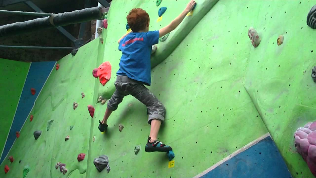 BMC Youth Climbing Series 2012, Round 2, London The Castle, Boys and Girls 8-10, 170312, Boulder 1