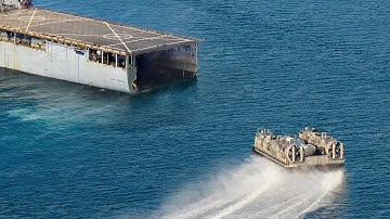 Skilled US Hovercraft Pilot Enter Inside Ship In Middle of the Sea
