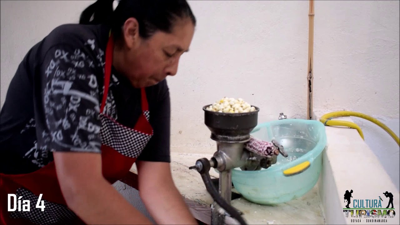 Preparación De Envueltos De Maíz Pelado En Boyacá, Colombia.