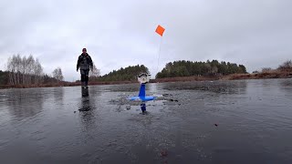 Рыбалка по первому льду 2021-2022! ЛЁД 4 см.! Ловля щуки на жерлицы.
