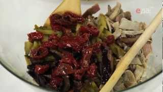 Мясной салат и картофельные крокеты Мясной салат и картофельные крокеты