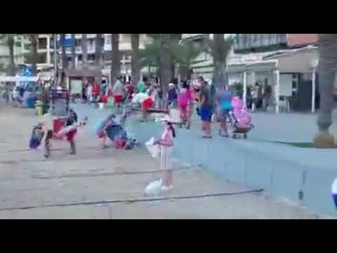 Así se pilla sitio en una playa de Torrevieja