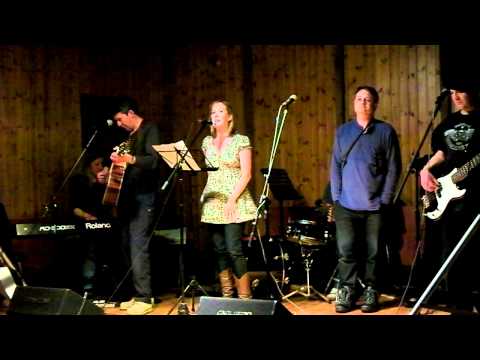 Morgan Lee Band performs "Feels Like Home" in Dala...