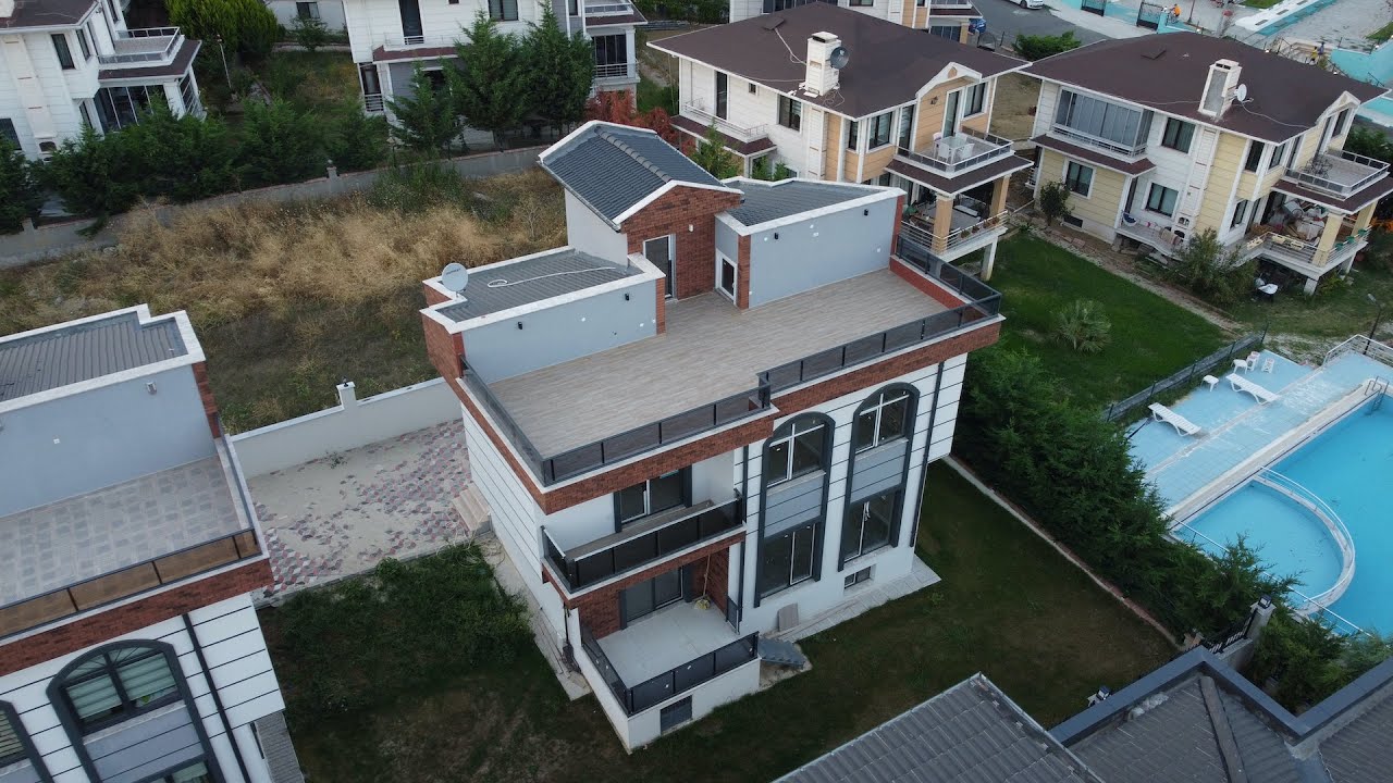 Tekirdağ Süleymanpaşa Atatürk Mahallesinde Satılık 300 m2 5+1 Müstakil Villa