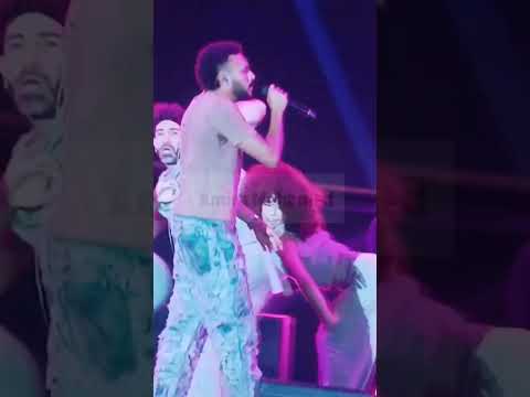 واحد زائد واحد مفيش بينا داخل غناء ويجز ل تارا عماد في حفلته بالعلمين الصحفية أميرة محمد
