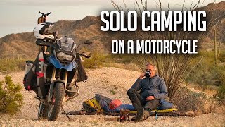 Motociklų stovyklavietė vienas dykumoje