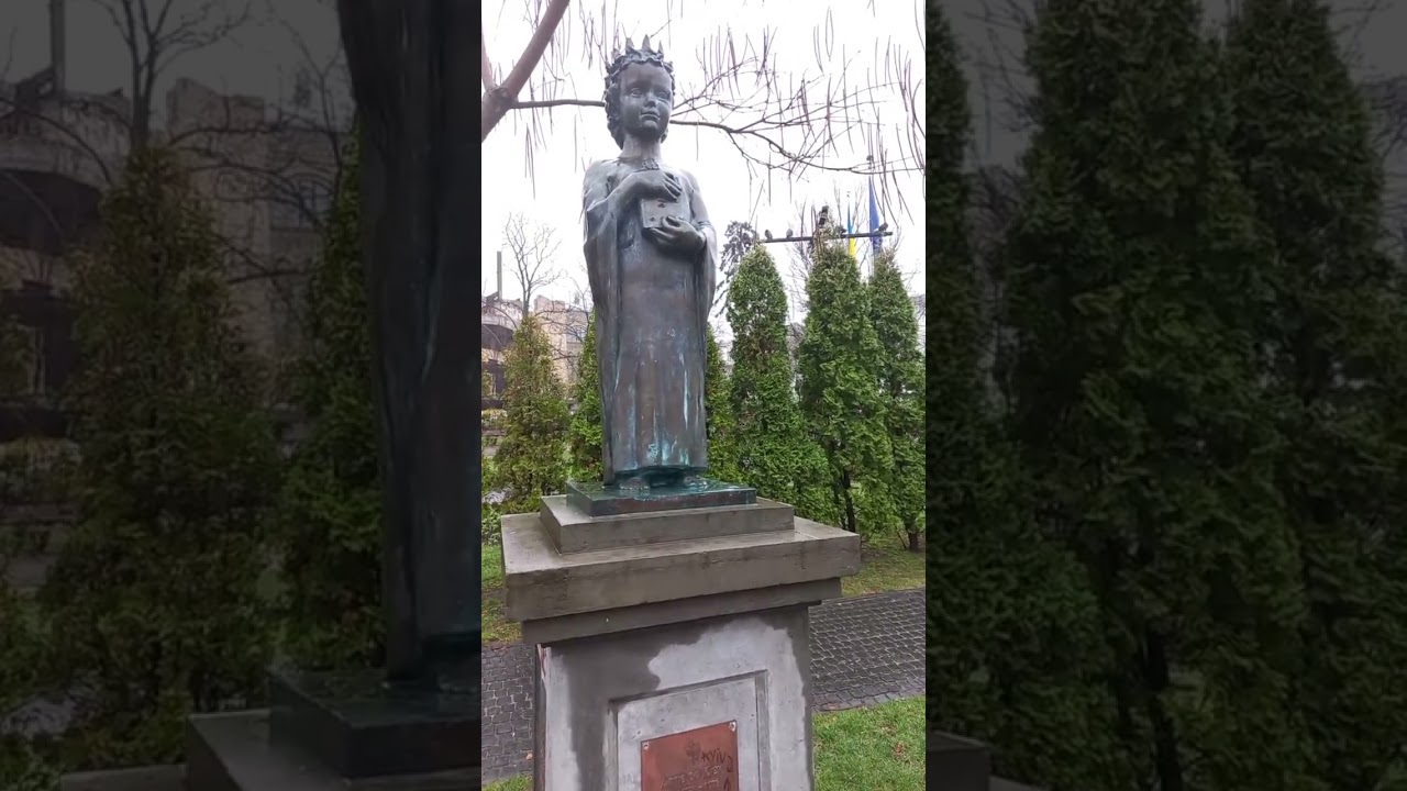 LVIVSKA SQUARE, SCULPTURE of PRINCESS ANNA, YAROSLAVIV VAL STREET, KYIV, UKRAINE.