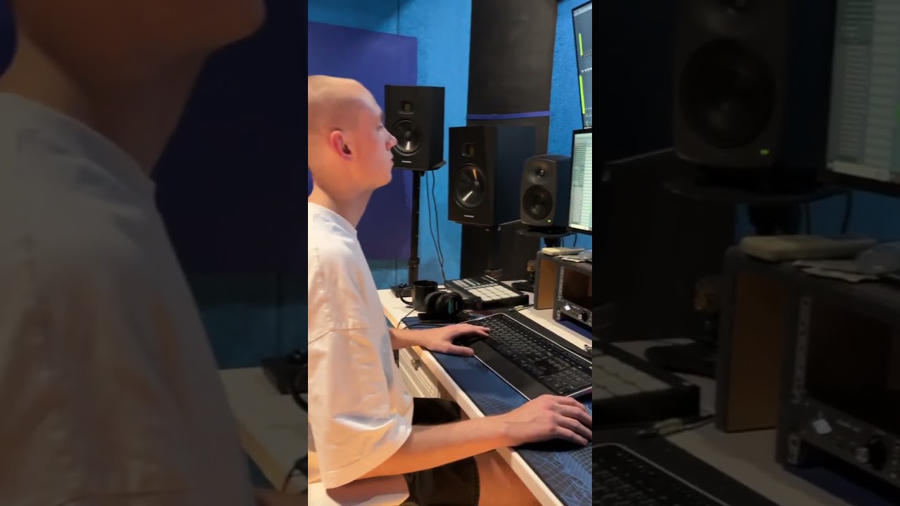 Делаем новый трек на студии! 😎 