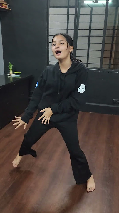 Aata Tari Deva Mala Pavshil Ka#dancereelsindia #easydancesteps #marathiremix #dancereels