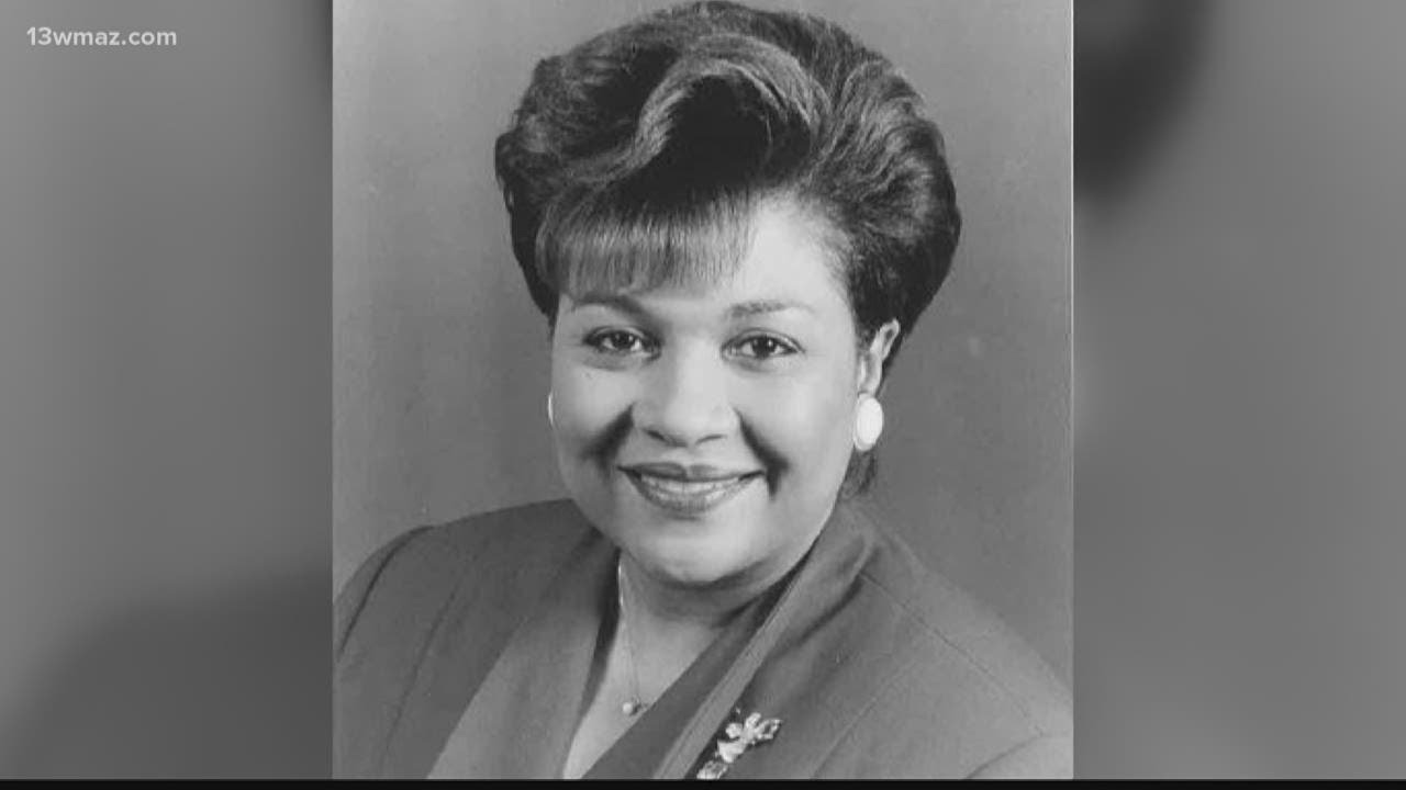 Tina Hicks: 13WMAZ anchor, Central Georgia legend - YouTube