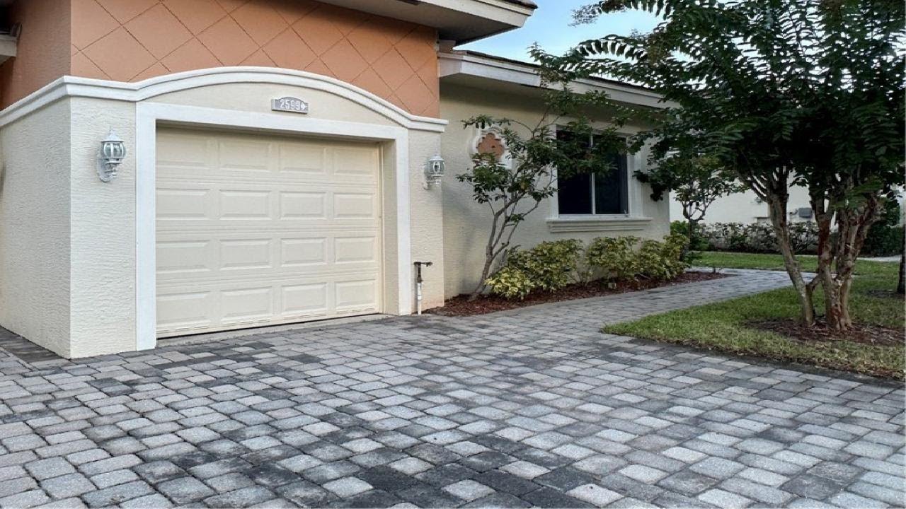 2599 Stockbridge Square SW, Vero Beach, FL Presented by Joseph Walsh.