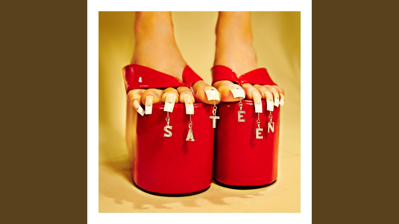 在 YouTube 上观看 Give a Look 在 YouTube 上观看 Give a Look