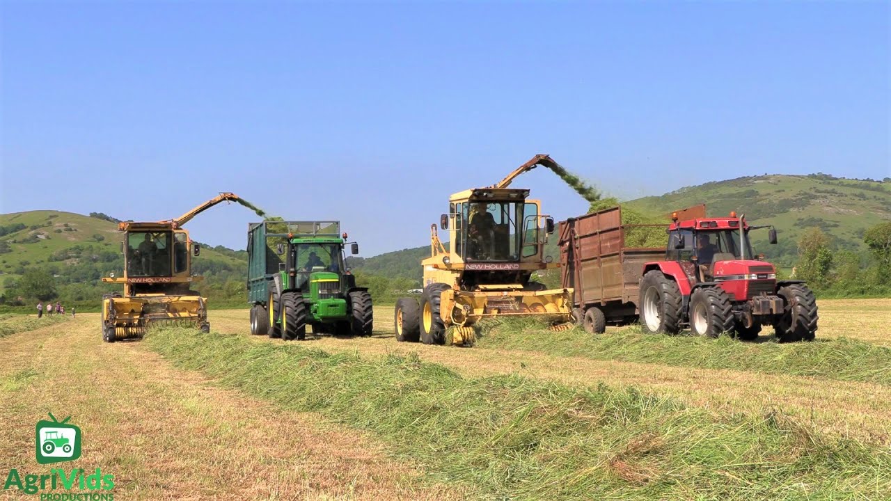 2 Classic New Holland Foragers
