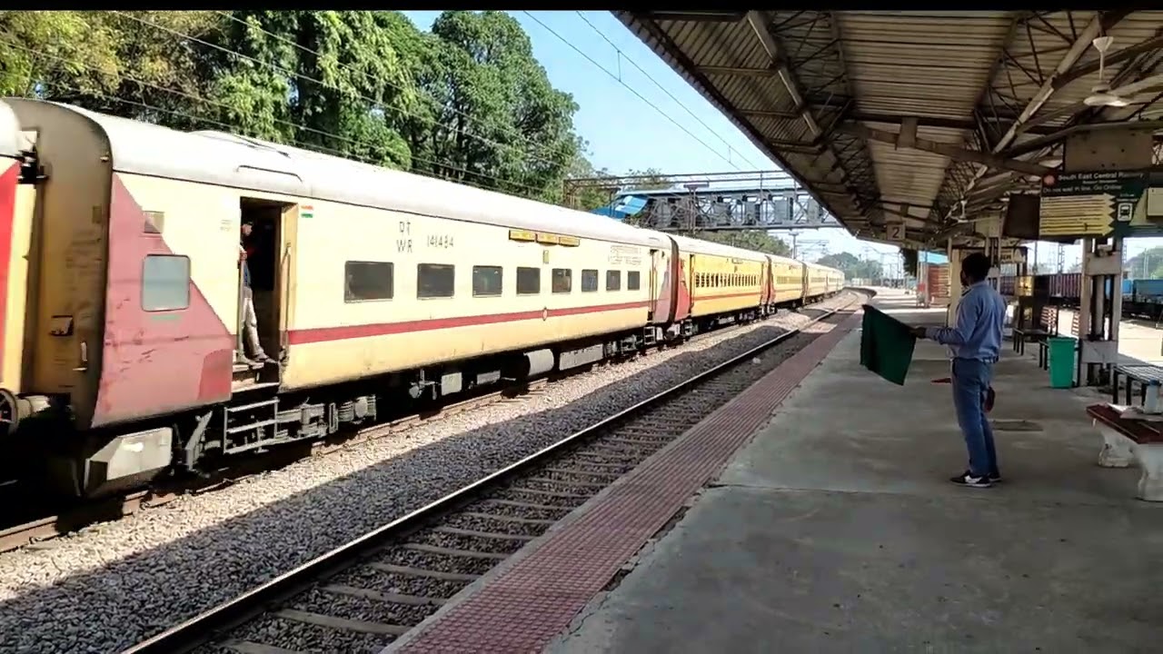 Aaradhana Express blasting at Bhilai Railway Station... ||IT'S RY THE RAHUL VLOGS||