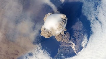 How a volcano’s mysterious ash plume signals an eruption with a special kind of electrical discharge