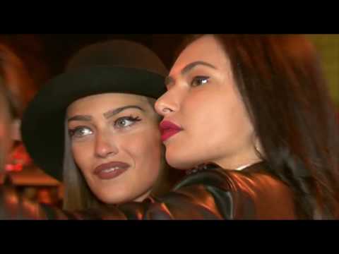 პოდიუმად ქცეული თბილისის საკრებულო - ნინო რამიშვილის  ვინტაჟური კოლექცია