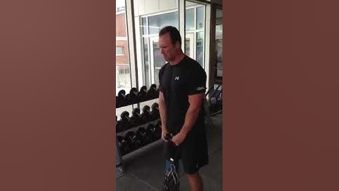 Rope bicep curl with chains.